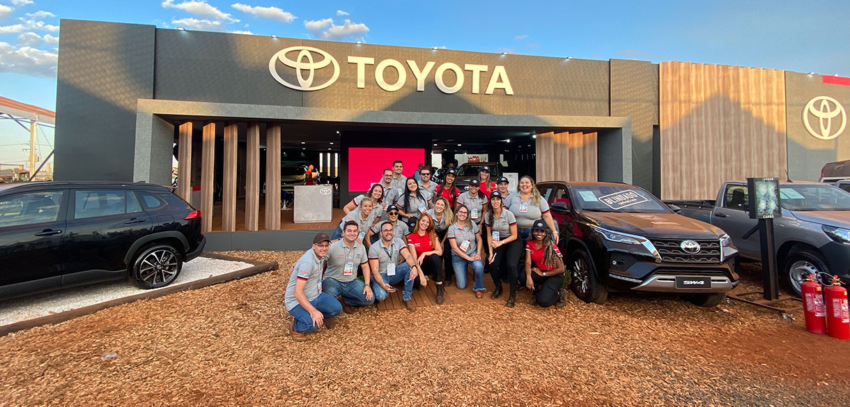 A Suave se tornou uma agência conhecida pela sua agilidade nas entregas, principalmente no varejo, mas o que nem todos sabem é do seu profissionalismo na Organização de Eventos, como no stand da Toyota na Agrishow. 